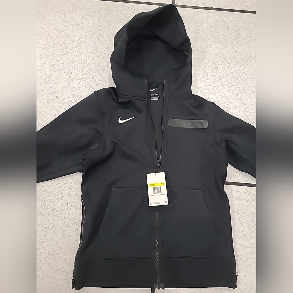 NWT  Nike Therma-Fit full zip jacket Women’s Large size left only